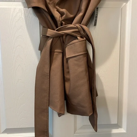 Tan brown vest - Picture 8 of 10